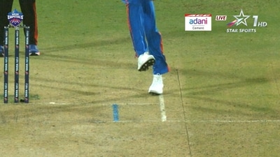 Mitchell Starc's backfoot touched the return crease in the Super Over Mitchell Starc's backfoot touched the return crease in the Super Over