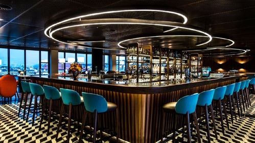 Experience a refined dining atmosphere with exceptional Zurich cityscape views at George Bar & Grill’s rooftop terrace.
