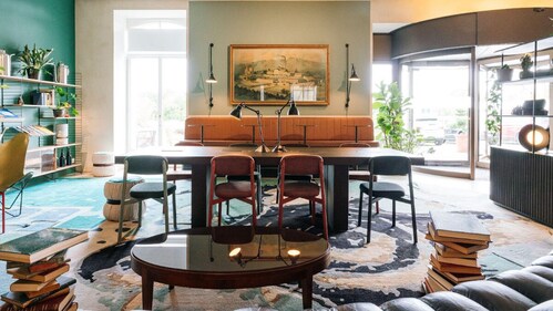 People who like both style and substance will enjoy the B2 Hotel's long history and skilful combination of old-world charm and modern comforts.