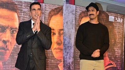 Akshay Kumar and Vicky Kaushal at Kesari Chapter 2 screening Akshay Kumar and Vicky Kaushal at Kesari Chapter 2 screening