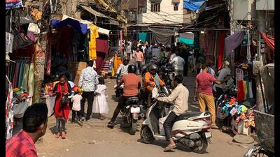 Each of the 146 buildings identified for the project houses at least four shops, said the secretary of Dalmandi Vyapar Association. (Rajesh Kumar/ HT photo)