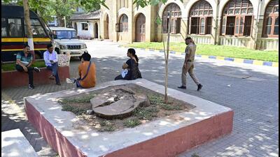 Earlier, police officers who did not have specific postings queued up in front of a massive tree at the CP office to mark their attendance. Though the tree has been hacked, the term has stuck. (Anshuman Poyrekar/ Hindustan Times) Earlier, police officers who did not have specific postings queued up in front of a massive tree at the CP office to mark their attendance. Though the tree has been hacked, the term has stuck. (Anshuman Poyrekar/ Hindustan Times)