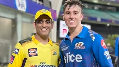 Dewald Brevis taking a photo with MS Dhoni during IPL 2024. Brevis will join CSK as a replacement player for IPL 2025. (IPL) Dewald Brevis taking a photo with MS Dhoni during IPL 2024. Brevis will join CSK as a replacement player for IPL 2025. (IPL)