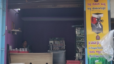 In a post that quickly gathered traction online, the woman shared her experience of visiting a sugarcane juice stall. (X/@reader_wanderer)