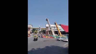Maha-Metro is constructing two pedestrian bridges at Sambhaji Garden and Deccan metro stations for passengers of peth areas. (HT)