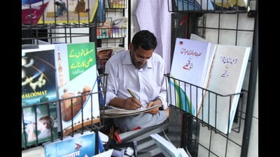 The bias against Urdu showed its face during the framing of a Constitution for independent India, but the noble architects of that wonderful charter of governance adopted in 1950 did their best to nip it in the bud (HT Photo) The bias against Urdu showed its face during the framing of a Constitution for independent India, but the noble architects of that wonderful charter of governance adopted in 1950 did their best to nip it in the bud (HT Photo)