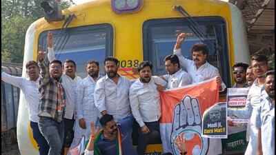 Youth Congress workers on Friday staged ‘rail roko’ agitation in protest of the Centre‘s action against Congress leaders Sonia Gandhi and Rahul Gandhi in National Herald case. (HT)