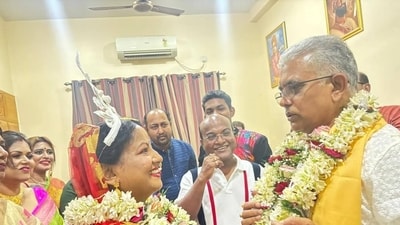 Dressed in traditional Bengali wedding attire with a 'topor' on his head, Ghosh, along with his wife, appeared before the press following the rituals and sought people's blessings. (X (@konkomaji)) Dressed in traditional Bengali wedding attire with a 'topor' on his head, Ghosh, along with his wife, appeared before the press following the rituals and sought people's blessings. (X (@konkomaji))