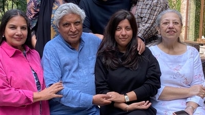 Shabana Azmi along with Javed Akhtar, Zoya Akhtar, Honey Irani in a picture. Shabana Azmi along with Javed Akhtar, Zoya Akhtar, Honey Irani in a picture.