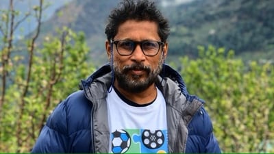 Shoojit Sircar has an advice for all top Bollywood actors with high fees. Shoojit Sircar has an advice for all top Bollywood actors with high fees.
