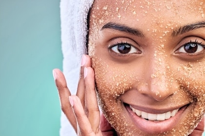 With an exfoliating scrub, remove impurities. (Shutterstock) With an exfoliating scrub, remove impurities. (Shutterstock)