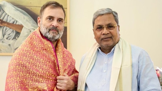 Karnataka chief minister Siddaramaiah with Congress MP Rahul Gandhi (HT_PRINT)