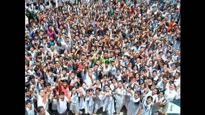 According to the NTA, 992,350 candidates, 68.7% males and 31.3% females, wrote the JEE Main Session 2 Paper 1 exam at 531 examination centres in 300 cities, including 15 outside India. Students had the option to write the exam in 13 languages. (HT Archive) According to the NTA, 992,350 candidates, 68.7% males and 31.3% females, wrote the JEE Main Session 2 Paper 1 exam at 531 examination centres in 300 cities, including 15 outside India. Students had the option to write the exam in 13 languages. (HT Archive)