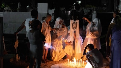 Brazil: On April 16, 2025, Catholic faithful gathered at a cemetery in Juazeiro, Bahia State, Brazil, during Holy Week celebrations. Dressed in white, they lit candles and prayed for the souls of the departed, honouring the tradition of remembering the dead during this solemn time. ((Photo by Rafael Martins / AFP)) Brazil: On April 16, 2025, Catholic faithful gathered at a cemetery in Juazeiro, Bahia State, Brazil, during Holy Week celebrations. Dressed in white, they lit candles and prayed for the souls of the departed, honouring the tradition of remembering the dead during this solemn time. ((Photo by Rafael Martins / AFP))