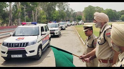 Ludhiana police commissioner Swapan Sharma with other senior police officials flagging off emergency response vehicles at the Police Lines in Ludhiana on Saturday. (HT Photo) Ludhiana police commissioner Swapan Sharma with other senior police officials flagging off emergency response vehicles at the Police Lines in Ludhiana on Saturday. (HT Photo)