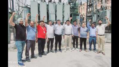 PSPCL substation workers after a meeting in Ludhiana. (HT Photo) PSPCL substation workers after a meeting in Ludhiana. (HT Photo)