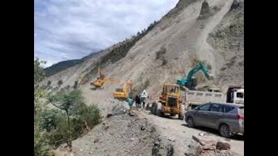 Traffic remained suspended on the Kishtwar-Paddar road, connecting the Machail Mata shrine for the third day on Saturday. (HT File Photo) Traffic remained suspended on the Kishtwar-Paddar road, connecting the Machail Mata shrine for the third day on Saturday. (HT File Photo)