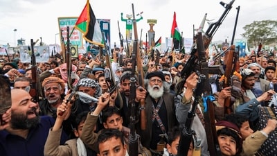 Armed Yemenis raise anti-US slogans during a rally in solidarity with Palestinians in the Gaza Strip and in condemnation of US strikes, in the Huthi-controlled capital Sanaa on April 18, 2025. (Photo by Mohammed HUWAIS / AFP) (AFP) Armed Yemenis raise anti-US slogans during a rally in solidarity with Palestinians in the Gaza Strip and in condemnation of US strikes, in the Huthi-controlled capital Sanaa on April 18, 2025. (Photo by Mohammed HUWAIS / AFP) (AFP)