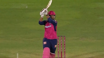 Vaibhav Suryavanshi smashes six against Shardul Thakur (IPL) Vaibhav Suryavanshi smashes six against Shardul Thakur (IPL)