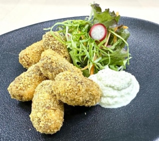 This recipe has a strong crunchy texture with aromatic flavours, (PC: VARU by Atmosphere)