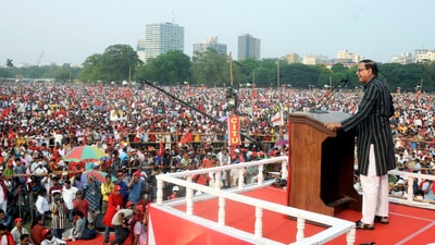 West Bengal CPI (M) State Secretary Mohammed Salim addresses the gathering during a protest rally by left organisations including CITU, AIKS, AIAWU and Bustee Unnayan Samity at Brigrade Parade Ground in Kolkata on Sunday. (ANI)