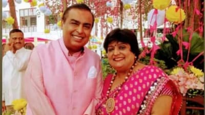 Reliance Industries chairman Mukesh Ambani with Veena Nagda (Instagram/@veenanagda) Reliance Industries chairman Mukesh Ambani with Veena Nagda (Instagram/@veenanagda)