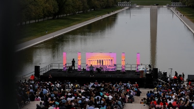 People participate in an Easter sunrise service at the Lincoln Memorial, a tradition for more than 40 years, in Washington, D.C., U.S., April 20, 2025. REUTERS/Allison Bailey (REUTERS)