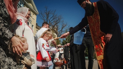 A priest blesses a girl and Easter baskets during the celebration of Orthodox Easter at Cross Lower Church of the Ukrainian Orthodox Church in Kharkiv, Ukraine, on Sunday, April 20, 2025. (AP Photo/George Ivanchenko) (AP) A priest blesses a girl and Easter baskets during the celebration of Orthodox Easter at Cross Lower Church of the Ukrainian Orthodox Church in Kharkiv, Ukraine, on Sunday, April 20, 2025. (AP Photo/George Ivanchenko) (AP)