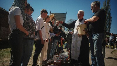 Father Henadii blesses Easter baskets during the celebration of Orthodox Easter at St. John Theologian Church of the Orthodox Church of Ukraine in Kharkiv, Ukraine, on Sunday, April 20, 2025. (AP Photo/George Ivanchenko) (AP) Father Henadii blesses Easter baskets during the celebration of Orthodox Easter at St. John Theologian Church of the Orthodox Church of Ukraine in Kharkiv, Ukraine, on Sunday, April 20, 2025. (AP Photo/George Ivanchenko) (AP)