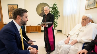 The meeting took place the day after the US vice president, who became a Roman Catholic in 2019, met with top Vatican officials and engaged in "an exchange of opinions" over immigration and global conflicts. (Photo by Handout / VATICAN MEDIA / AFP) / RESTRICTED TO EDITORIAL USE - MANDATORY CREDIT "AFP PHOTO / VATICAN MEDIA" - NO MARKETING - NO ADVERTISING CAMPAIGNS - DISTRIBUTED AS A SERVICE TO CLIENTS (AFP) The meeting took place the day after the US vice president, who became a Roman Catholic in 2019, met with top Vatican officials and engaged in "an exchange of opinions" over immigration and global conflicts. (Photo by Handout / VATICAN MEDIA / AFP) / RESTRICTED TO EDITORIAL USE - MANDATORY CREDIT "AFP PHOTO / VATICAN MEDIA" - NO MARKETING - NO ADVERTISING CAMPAIGNS - DISTRIBUTED AS A SERVICE TO CLIENTS (AFP)