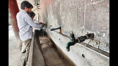 Taps missing from the water cooler at ISBT in Ludhiana on Saturday. (Gurpreet Singh/HT)