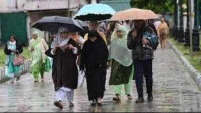 The weather is expected to improve further from Monday, says MeT. (HT representative) The weather is expected to improve further from Monday, says MeT. (HT representative)