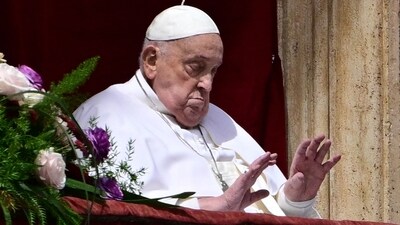 Pope Francis waves from the main balcony of St. Peter's basilica during the Urbi et Orbi message and blessing to the city and the world as part of Easter celebrations, at St Peter's square in the Vatican on April 20, 2025. (Photo by Tiziana FABI / AFP) (AFP) Pope Francis waves from the main balcony of St. Peter's basilica during the Urbi et Orbi message and blessing to the city and the world as part of Easter celebrations, at St Peter's square in the Vatican on April 20, 2025. (Photo by Tiziana FABI / AFP) (AFP)