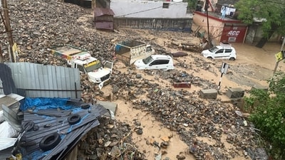Visuals from the spot show accumulated debris and mud in the aftermath of heavy rains and landslides in Ramban. (Hindustan Times) Visuals from the spot show accumulated debris and mud in the aftermath of heavy rains and landslides in Ramban. (Hindustan Times)