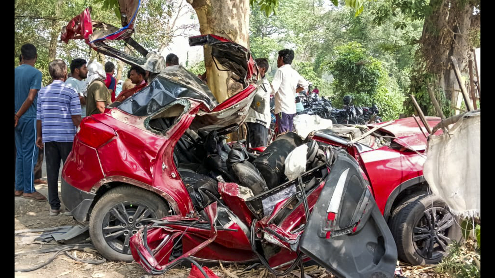 Six killed, 2 injured as car crashes into tree in Kushinagar ...
