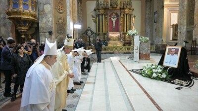Archbishop Jorge Ignacio Garcia Cuerva (2nd L) gives mass at Buenos Aires Cathedral on April 21, 2025, following the death of Pope Francis in the Vatican. (Photo by JUAN MABROMATA / AFP) (AFP) Archbishop Jorge Ignacio Garcia Cuerva (2nd L) gives mass at Buenos Aires Cathedral on April 21, 2025, following the death of Pope Francis in the Vatican. (Photo by JUAN MABROMATA / AFP) (AFP)