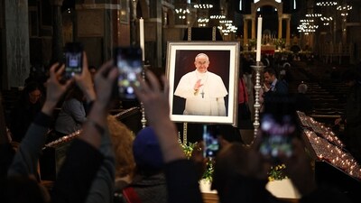 People take pictures of a memorial to Pepe Francis, inside The Metropolitan Cathedral of the Most Precious Blood, informally known as Westminster Cathedral, in central London on April 21, 2025, following the news of the death of Pope Francis. Pope Francis died on April 21, 2025 aged 88, a day after making a much hoped-for appearance at Saint Peter's Square on Easter Sunday, the Vatican said in a statement. (Photo by HENRY NICHOLLS / AFP) (AFP) People take pictures of a memorial to Pepe Francis, inside The Metropolitan Cathedral of the Most Precious Blood, informally known as Westminster Cathedral, in central London on April 21, 2025, following the news of the death of Pope Francis. Pope Francis died on April 21, 2025 aged 88, a day after making a much hoped-for appearance at Saint Peter's Square on Easter Sunday, the Vatican said in a statement. (Photo by HENRY NICHOLLS / AFP) (AFP)