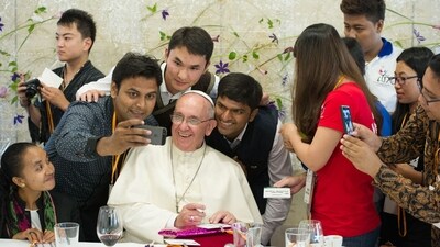 Pope Francis (C) poses for a selfie as he meets young people at the Major Seminar in Daejeon, on August 15, 2014. (AFP) Pope Francis (C) poses for a selfie as he meets young people at the Major Seminar in Daejeon, on August 15, 2014. (AFP)