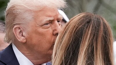 U.S. President Donald Trump kisses U.S. first lady Melania Trump as they attend the annual White House Easter Egg Roll event, at the White House in Washington, D.C., U.S., April 21, 2025. REUTERS/Ken Cedeno (REUTERS)