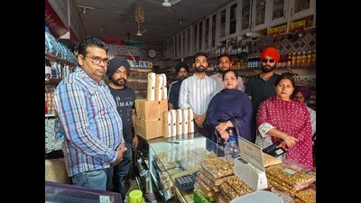 Six people from two villages near Rajpura town were rushed to the PGIMER, Chandigarh, in critical condition last week after they consumed refined soyabean oil with high levels of Vitamin D, supporting the hypothesis of a shared source of Vitamin D toxicity. (HT Photo) Six people from two villages near Rajpura town were rushed to the PGIMER, Chandigarh, in critical condition last week after they consumed refined soyabean oil with high levels of Vitamin D, supporting the hypothesis of a shared source of Vitamin D toxicity. (HT Photo)