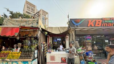 The GMDA has warned restaurant owners to remove generators and relocate their roadside kitchens within a week or face further action. (Parveen Kumar/HT Photo) The GMDA has warned restaurant owners to remove generators and relocate their roadside kitchens within a week or face further action. (Parveen Kumar/HT Photo)
