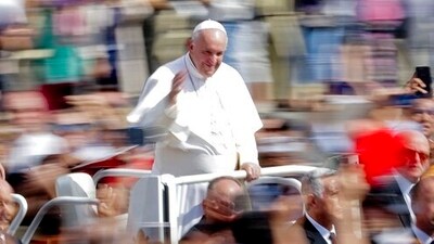 United States Vice President JD Vance, who met Pope Francis on Sunday during his Italy visit, has expressed grief over his passing. In pic: Pope Francis greets faithful after celebrating Mass on the occasion of the Migrant and Refugee World Day, in St. Peter's Square, at the Vatican in 2019. (AP) United States Vice President JD Vance, who met Pope Francis on Sunday during his Italy visit, has expressed grief over his passing. In pic: Pope Francis greets faithful after celebrating Mass on the occasion of the Migrant and Refugee World Day, in St. Peter's Square, at the Vatican in 2019. (AP)