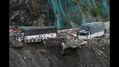 Vehicles buried under the debris on Srinagar-Jammu national highway after a cloudbursts at Ramban. (Waseem Andrabi /HT) Vehicles buried under the debris on Srinagar-Jammu national highway after a cloudbursts at Ramban. (Waseem Andrabi /HT)