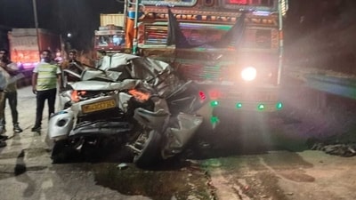 The road accident took place near Mumbra Bypass Road, close to the toll naka. (Praful Gangurde/Hindustan Times) The road accident took place near Mumbra Bypass Road, close to the toll naka. (Praful Gangurde/Hindustan Times)
