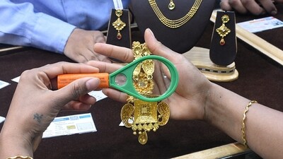 In India, gold prices touched ₹1 lakh per 10 grams, sending shockwaves through India’s middle class. (File Photo) In India, gold prices touched ₹1 lakh per 10 grams, sending shockwaves through India’s middle class. (File Photo)