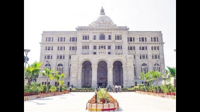 In a major administrative reshuffle, the Uttar Pradesh government transferred 33 IAS officers. (File Photo)