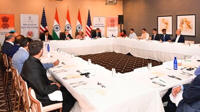 Union Minister for Finance and Corporate Affairs Nirmala Sitharaman attends Luncheon Roundtable with various pension fund managers and other institutional investors, in San Francisco, US (@FinMinIndia ) Union Minister for Finance and Corporate Affairs Nirmala Sitharaman attends Luncheon Roundtable with various pension fund managers and other institutional investors, in San Francisco, US (@FinMinIndia )