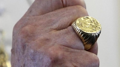 When a pope passes away or resigns, it is customary to destroy his ring. The procedure marks the end of the pope's power. (Reuters) When a pope passes away or resigns, it is customary to destroy his ring. The procedure marks the end of the pope's power. (Reuters)