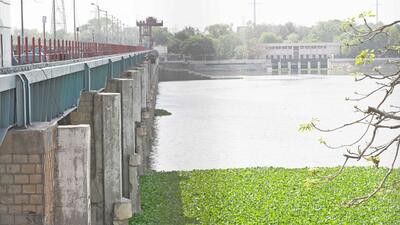 The Wazirabad barrage, which is the primary water storage area for the Yamuna in Delhi. (Sanjeev Verma/HT Photo) The Wazirabad barrage, which is the primary water storage area for the Yamuna in Delhi. (Sanjeev Verma/HT Photo)