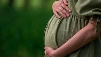 These pregnant women are being informed via helpline number 104 of health department that female foeticide is a crime. (HT File) These pregnant women are being informed via helpline number 104 of health department that female foeticide is a crime. (HT File)